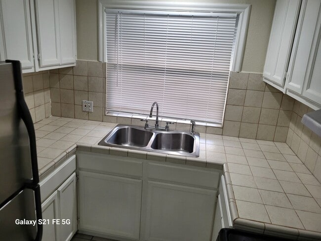 Building Photo - 2100 Cabrillo Ave