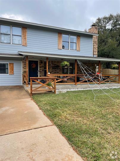 Building Photo - 710 Bosque Trail
