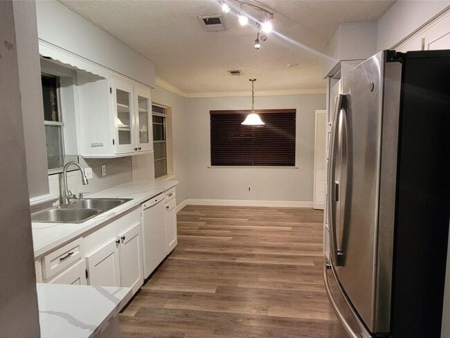 Foto del edificio - 1918 Crystal Springs Dr