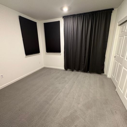 Room - 401 Industrial Pky