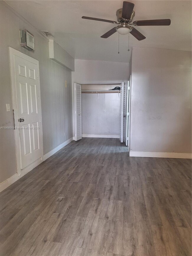 Foto del edificio - 771 NE 177th St