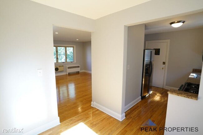 Foto del edificio - 4891 N Ashland Ave