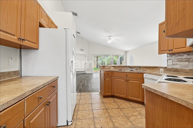 Foto del edificio - 3348 Clover Blossom Cir