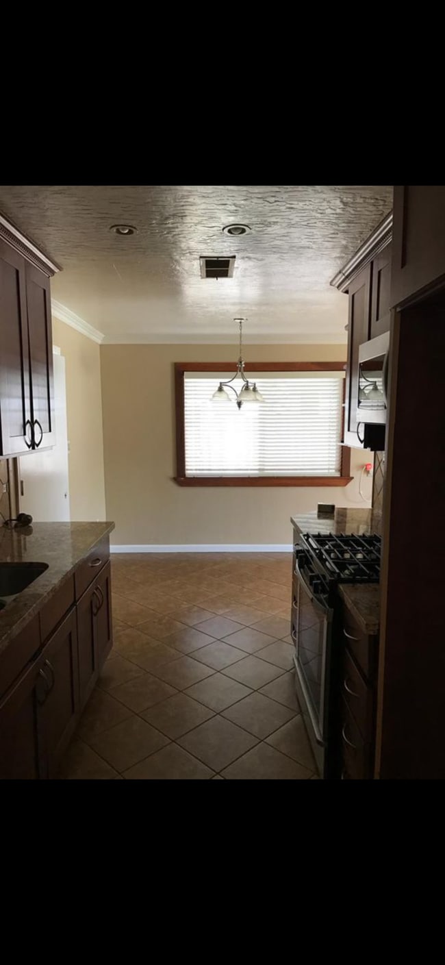 Building Photo - 305 Georgiana Dr
