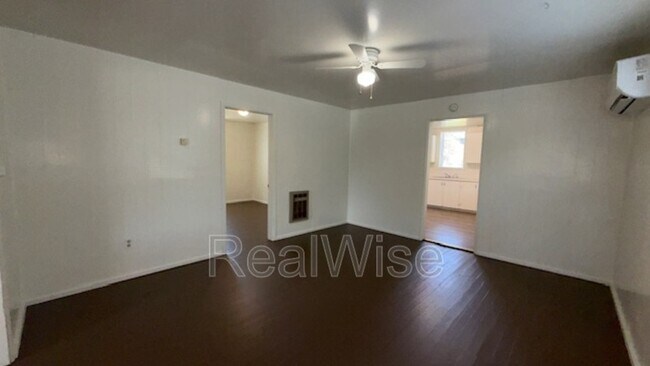 Foto del edificio - 328 SE Lane Ave