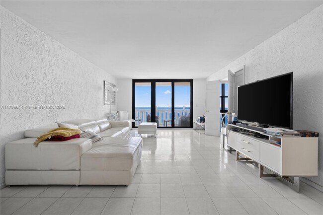 Building Photo - 1111 Crandon Blvd