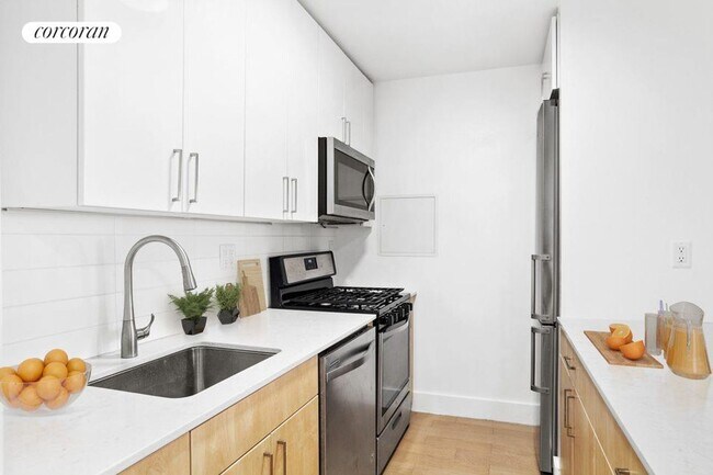 Building Photo - 630 Lenox Ave