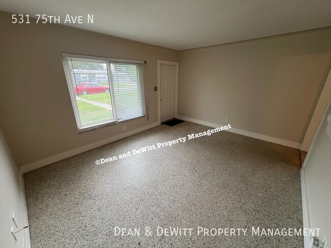 Foto del edificio - 531 75th Ave N