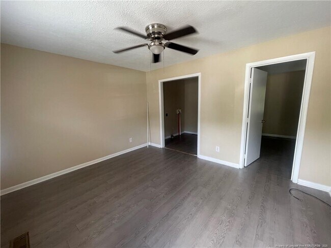 Foto del edificio - 4956 Fieldcrest Dr