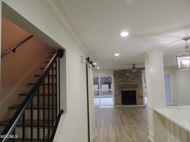 Building Photo - 248 Highpoint Dr