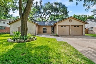 Building Photo - 5017 Oak Ct