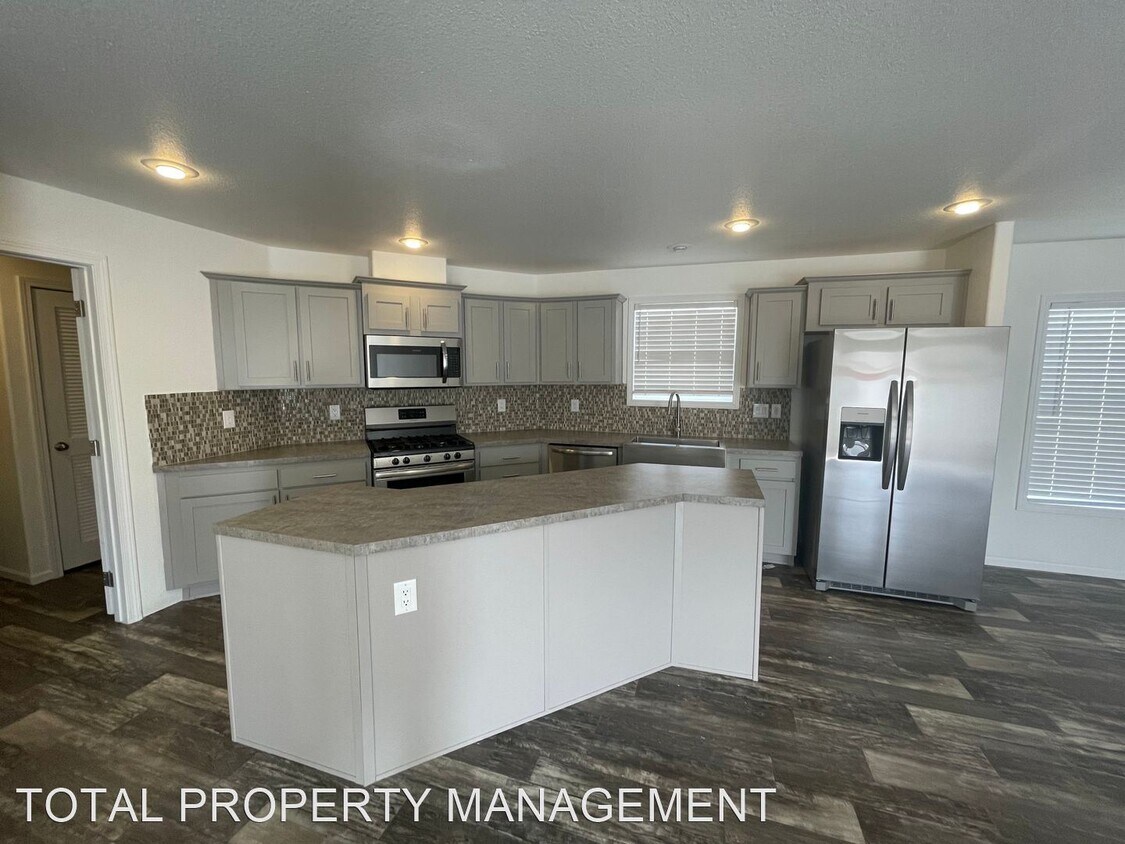 Primary Photo - 4 br, 2 bath House - 4866 Fuentes Cir.
