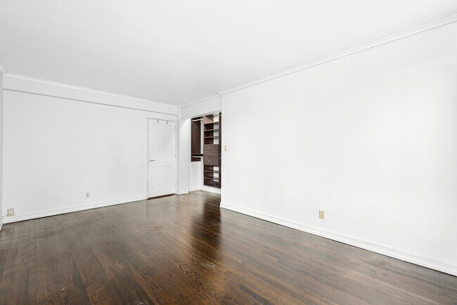 Bedroom - 140 7th Ave