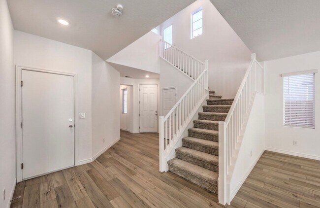 Building Photo - 4445 Panoramic View Ave