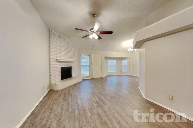 Foto del edificio - 2851 Linden Ln