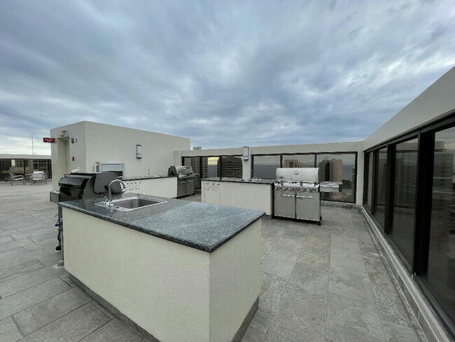 Foto del edificio - VILLA ON EATON SQ studio w/pkg, sec, centr...