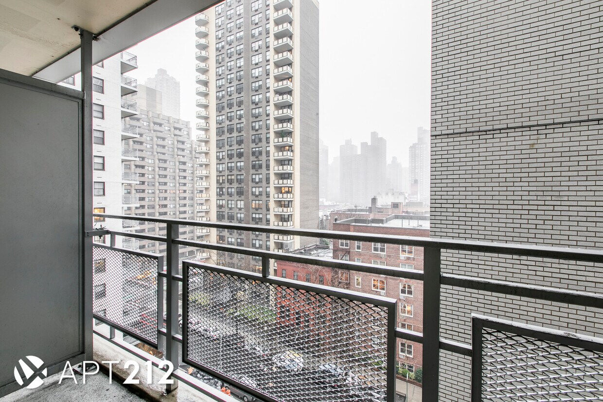 Foto principal - 305 East 86th St
