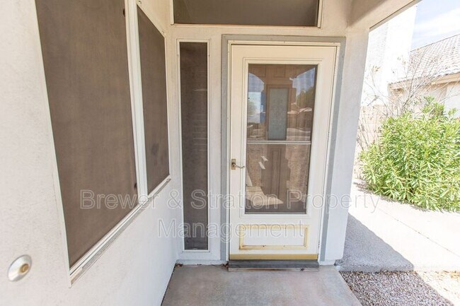 Building Photo - 3322 W Gary Dr