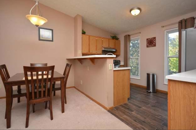 kitchen/dinning area - 5215 Bonner Dr