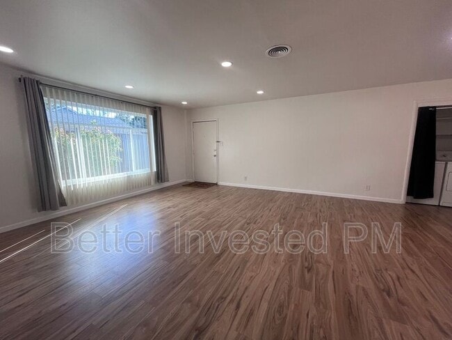 Foto del edificio - 866 Brigham Ave