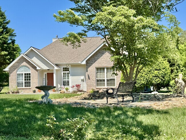 Foto del edificio - 320 Tigitsi Way