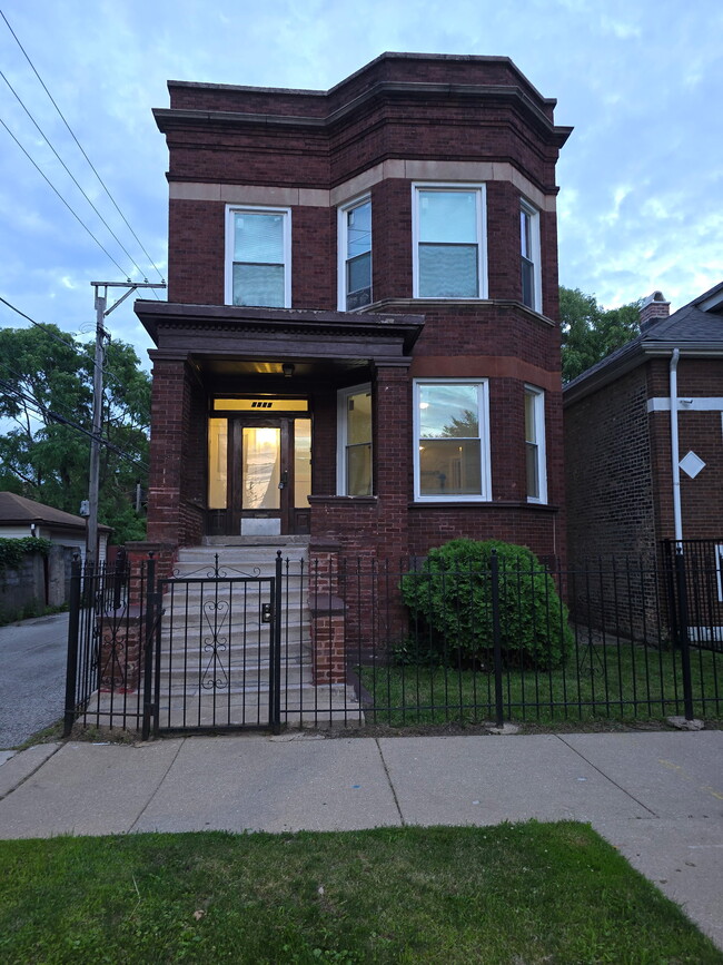 Building Photo - 5519 S Throop St