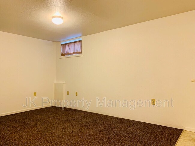 Building Photo - 9 16th St S