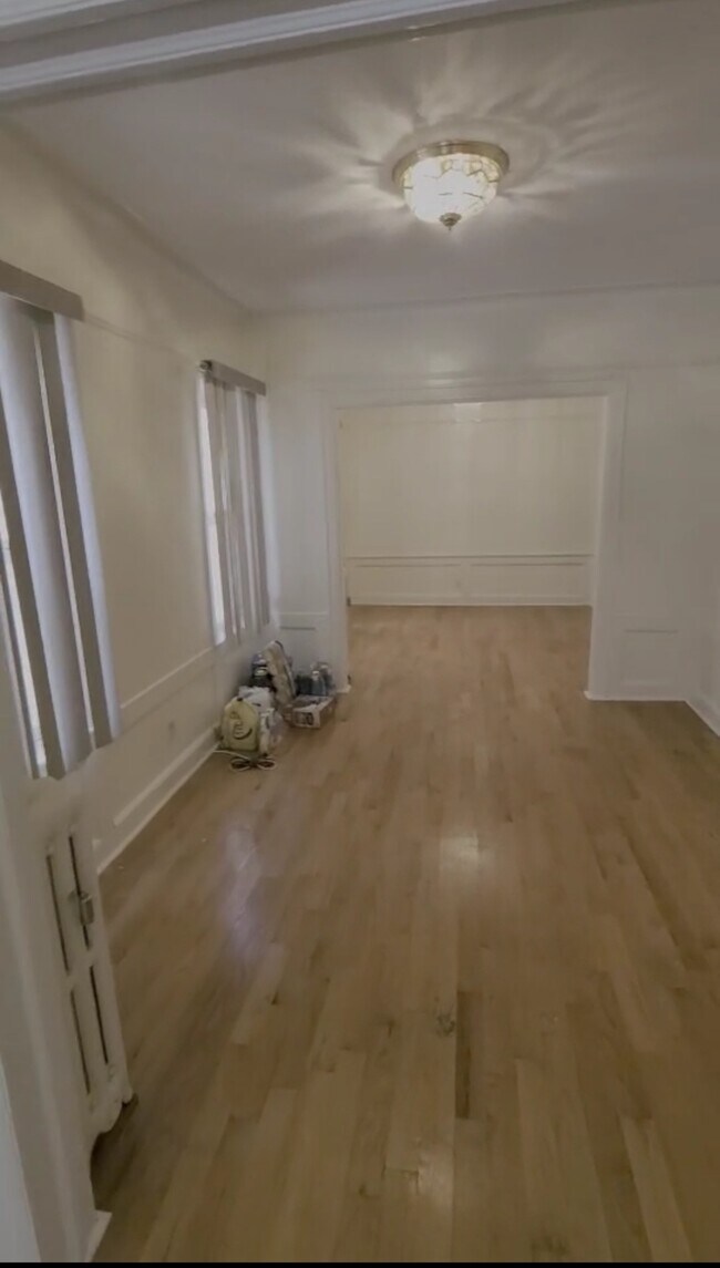 Spacious Living room space - 3111 Tilden Ave