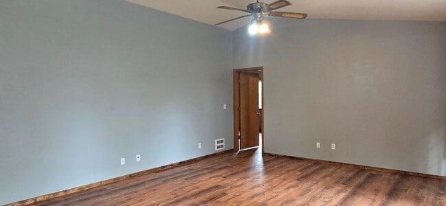 Building Photo - Spacious 2 bedroom in Timberlakes
