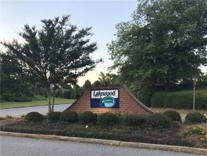 Building Photo - Lakewood Commons
