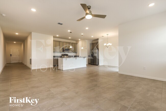 Foto del edificio - 608 Crown Rose Dr