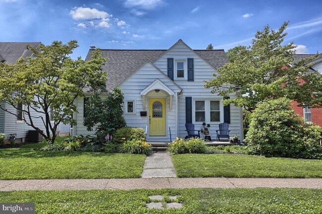 Building Photo - 207 Maple Ave