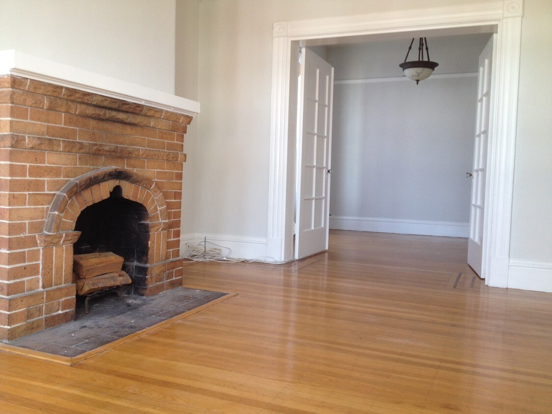 Primary Photo - 466 Castro St