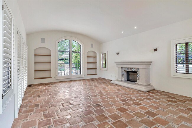 Building Photo - Fabulous 4BR, 3.5BA Palo Alto Spanish Estate