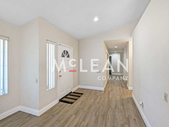 Foto del edificio - Four Bedroom Oasis - With Solar!