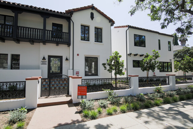 Foto del edificio - 332 N Oakhurst Dr