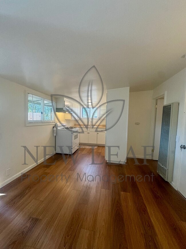 Foto del edificio - 221 E Whitcomb Ave