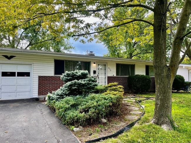 Building Photo - Ranch freshly painted in ideal location of...