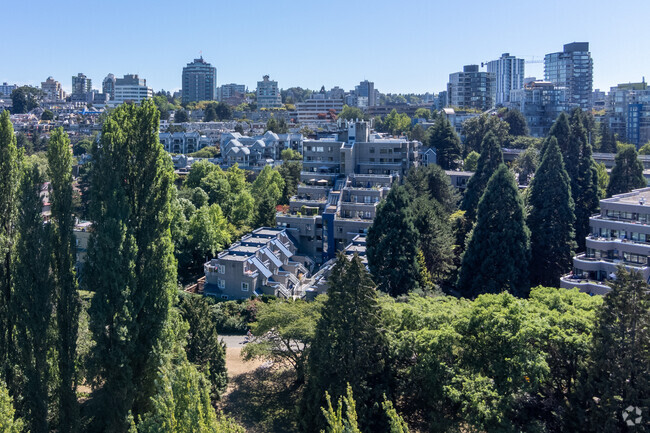 Photo du bâtiment - The Wellington Tower & Townhomes