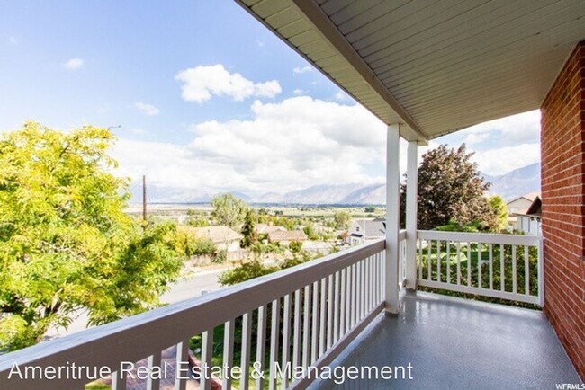 Building Photo - 6 br, 3 bath House - 856 E 280 S