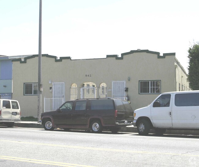 Foto del edificio - 842 Alamitos Ave