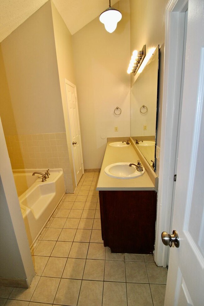 Foto del edificio - 3BR/2BA Home for Rent: Available Immediately