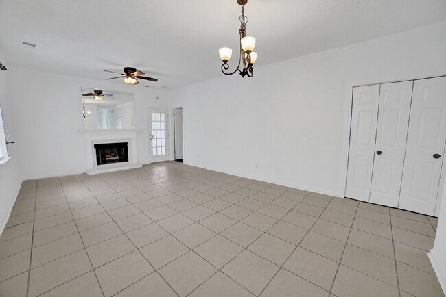 Building Photo - 108 Chase Creek Cir