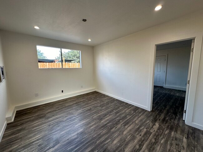 Foto del edificio - 4024 W Ave L 6