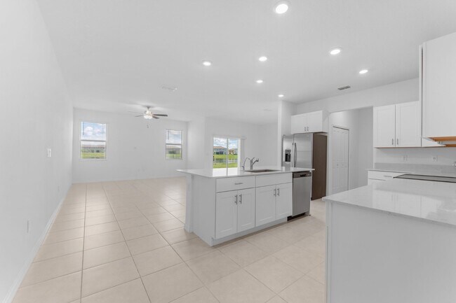 Foto del edificio - Stunning Large Mirada Townhome; 3 BR + LOFT / 2.5 BA/ 2 Car Garage-2300+ SF!