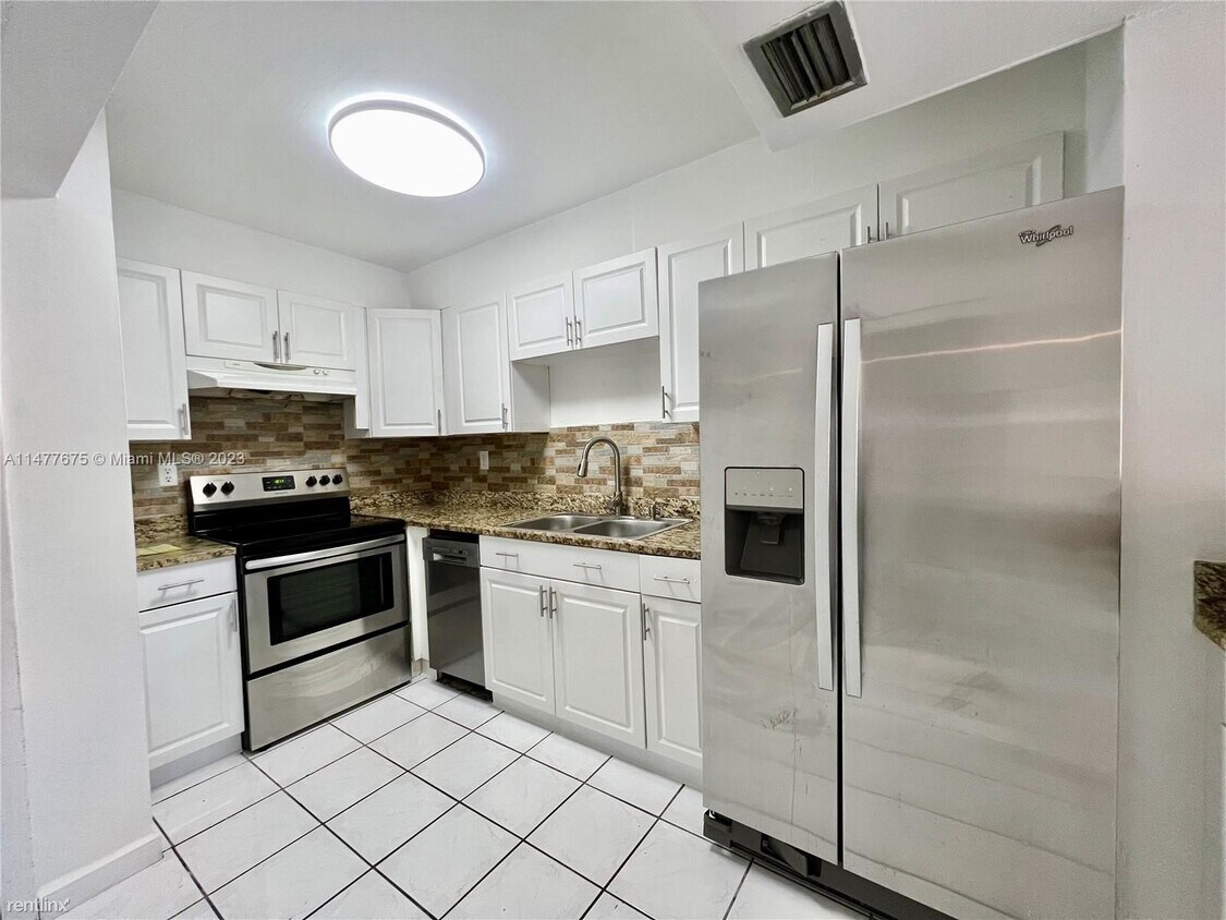 Primary Photo - 2 br, 2.5 bath House - 3234 W Trade Ave # I4