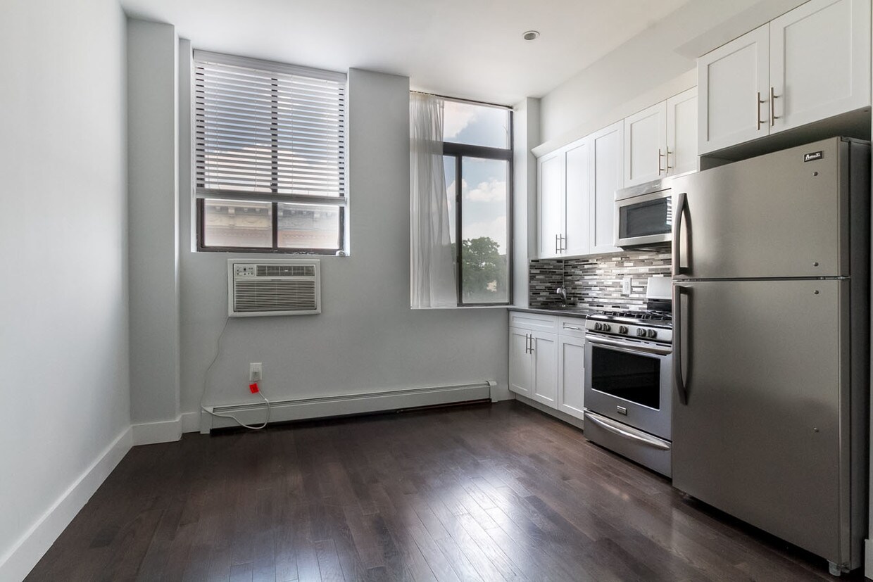 Primary Photo - 714 Seneca Ave