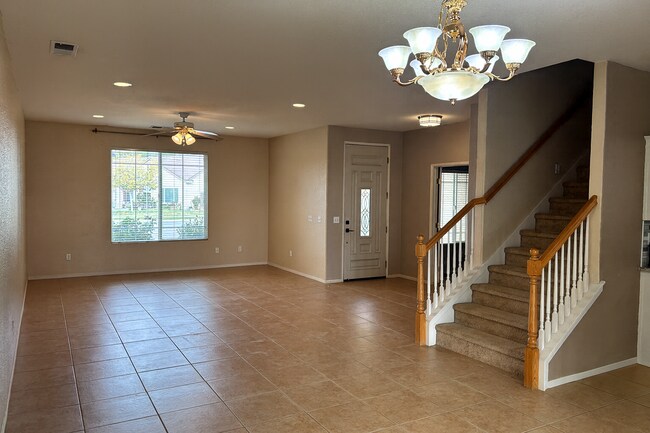 Foto del edificio - 851 N Hartnell Pl