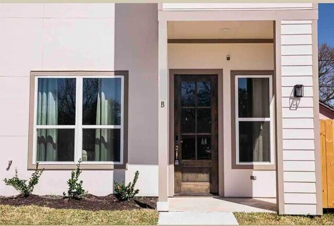 Foto del edificio - 5205 Bataan Rd