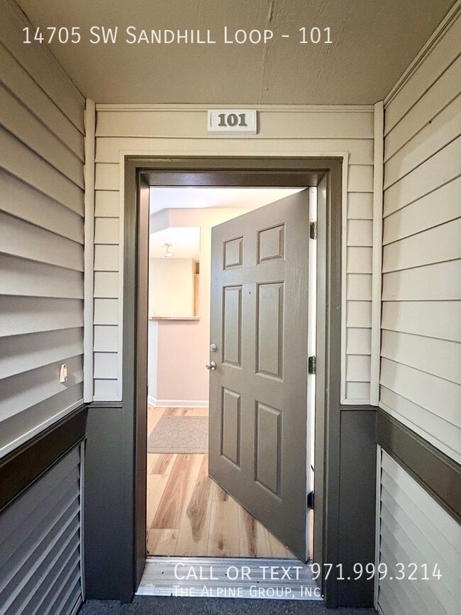 Building Photo - 14705 SW Sandhill Loop